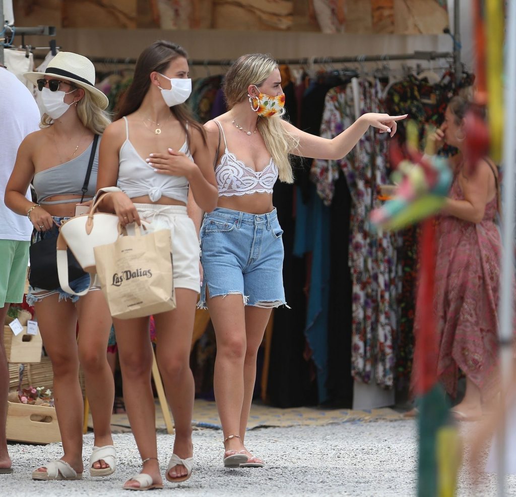 Alex Oxlade-Chamberlain &amp; Perrie Edwards Are Spotted at a Market in Ibiza (62 Photos)