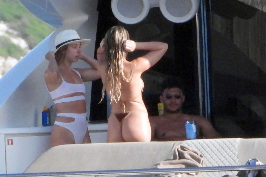 Perrie Edwards &amp; Alex Oxlade-Chamberlain Enjoy a Day with Friends While on Holiday in Ibiza (125 Photos)