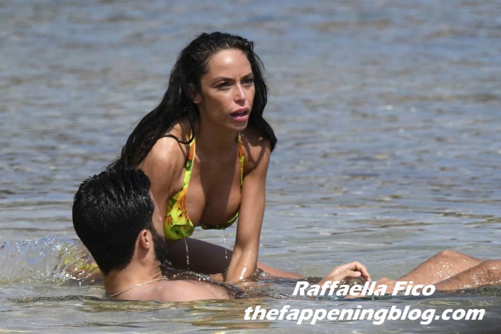 Raffaella Fico Enjoys a Day with Her New Boyfriend on the Beach in Mykonos (50 Photos)