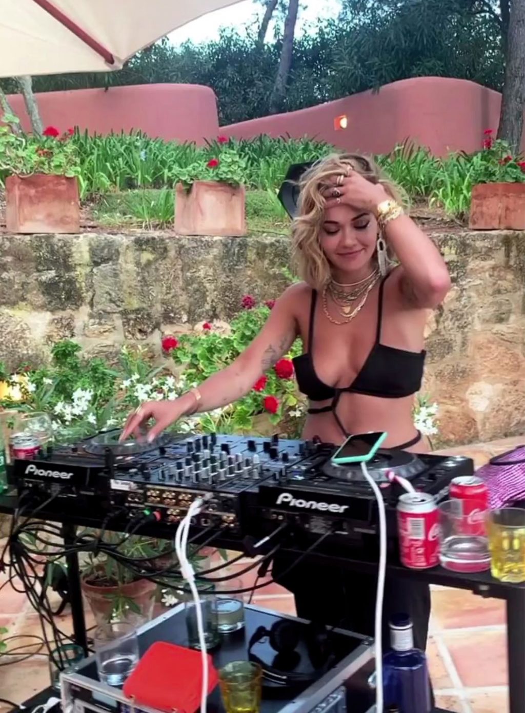 Sexy Rita Ora Plays Her DJ Set During a Party in Ibiza (8 Photos)