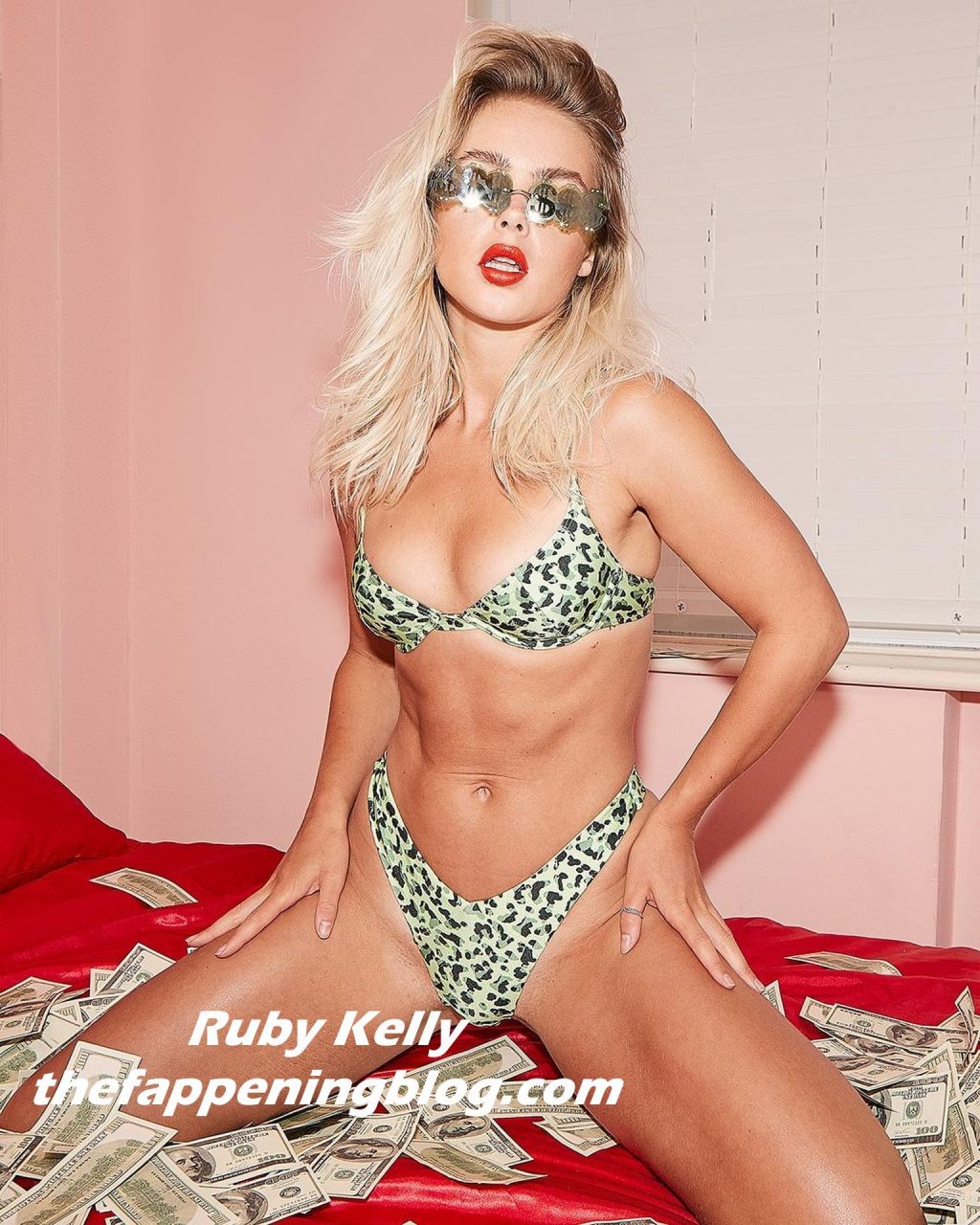Ruby Kelly Nude &amp; Sexy (15 Photos)