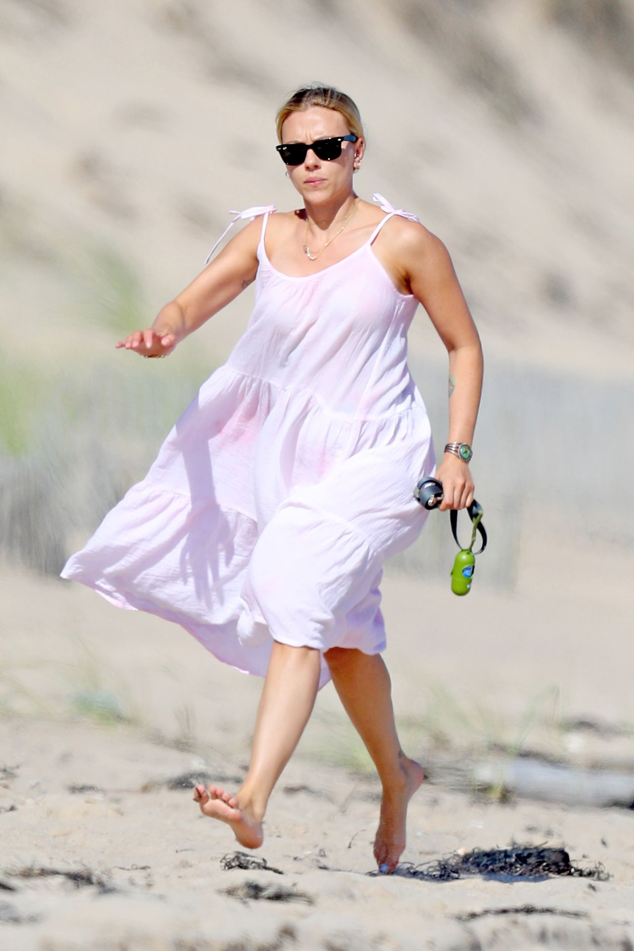 Nude scarlett beach johansson Scarlett Johansson
