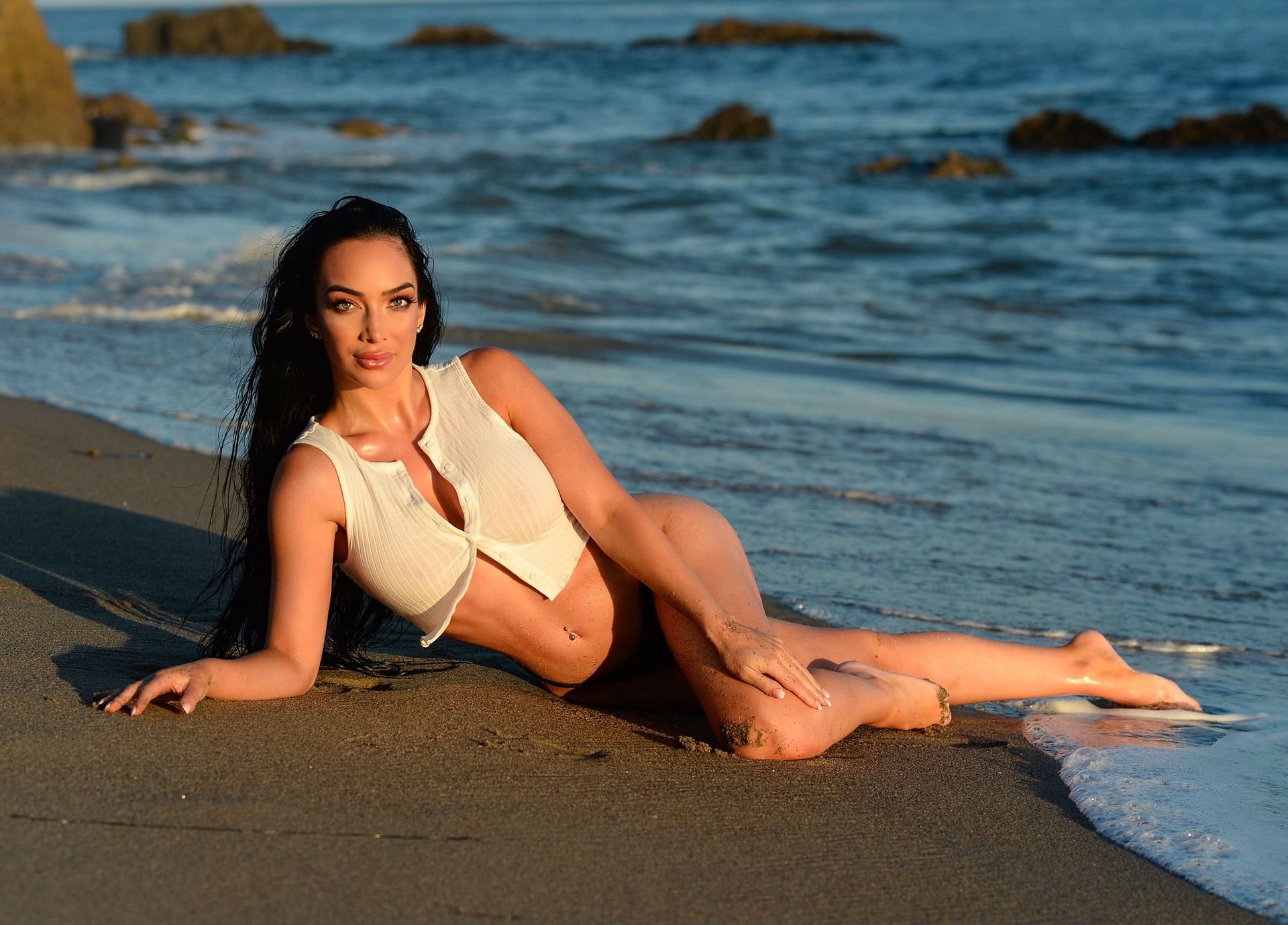 Shahira Barry Shows Off Her Hot Body on the Beach (20 Photos) .
