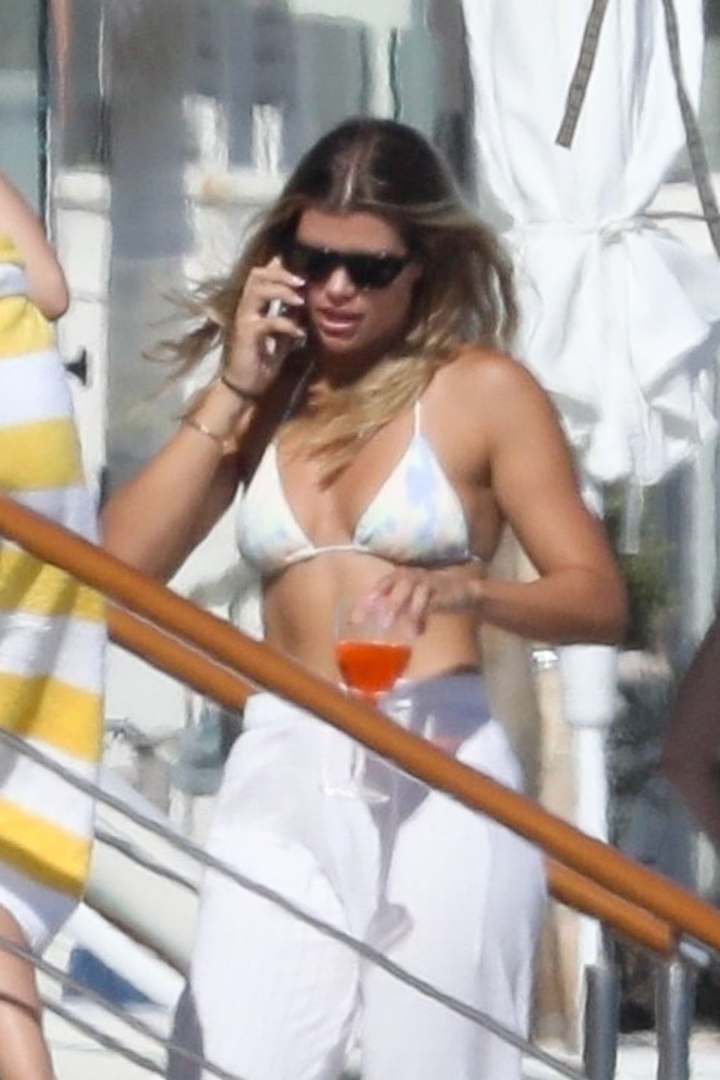 Sofia Richie Shows Off her Abs on the Beach (155 New Photos)