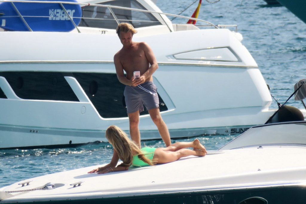 Nico Rosberg &amp; Vivian Sibold Enjoy Their Holidays in Spain (23 Photos)