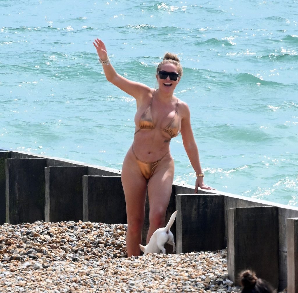 Aisleyne Horgan-Wallace Displays Her Curves on the Beach (69 Photos)