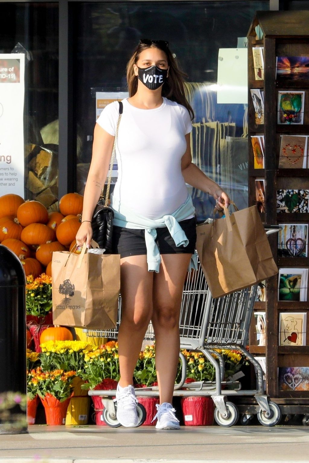 April Love Geary Shows Off Her Growing Belly Shopping for the Weekend (49 Photos)