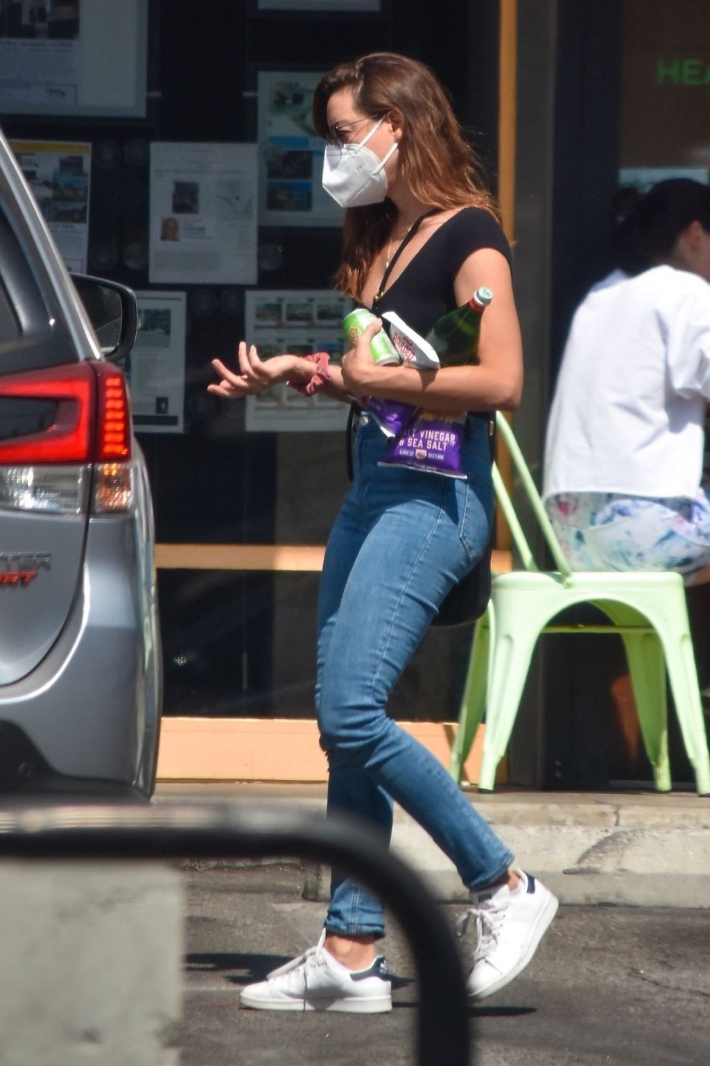 Braless Aubrey Plaza Stops at a Gas Station for Snacks (28 Photos)