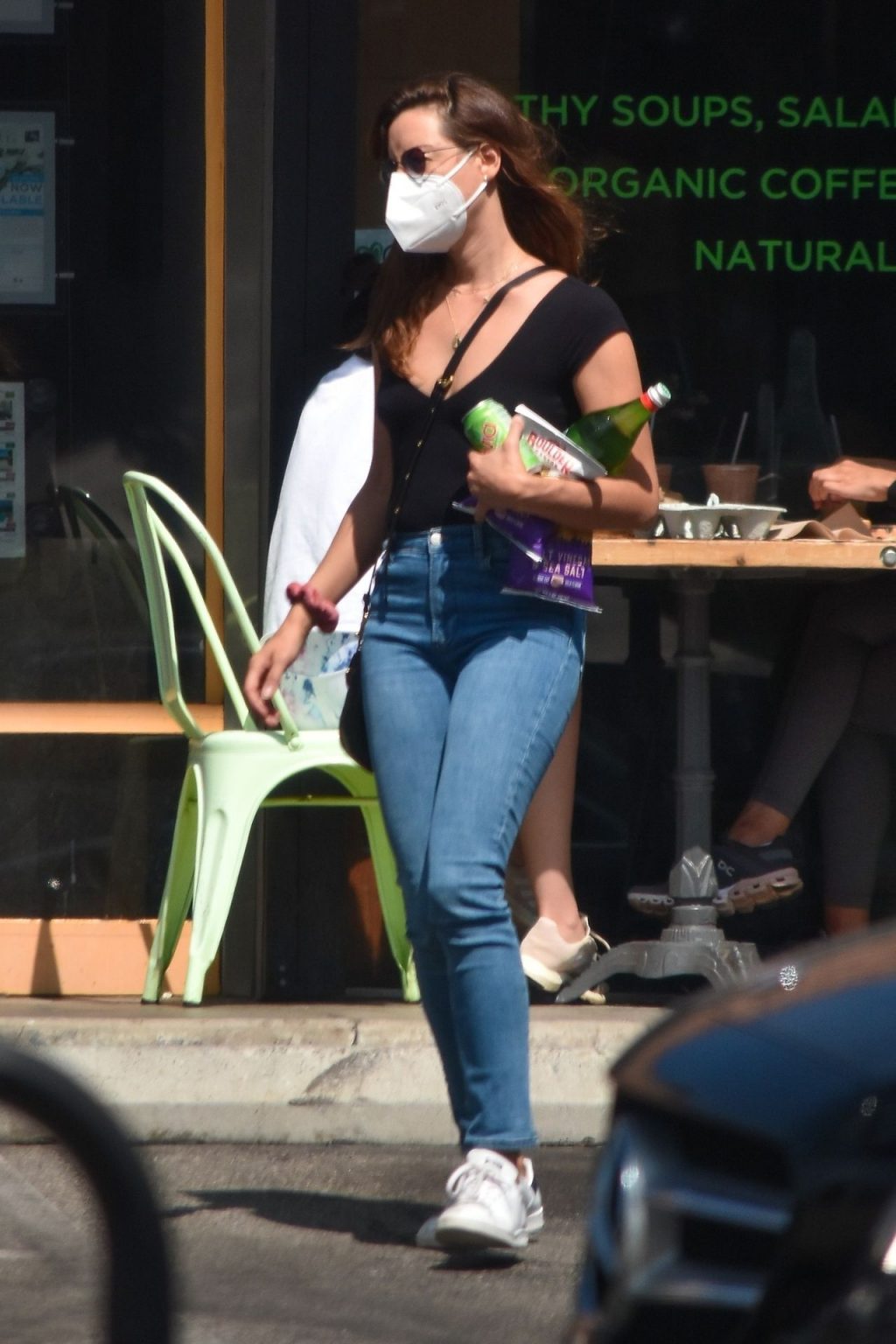 Braless Aubrey Plaza Stops at a Gas Station for Snacks (28 Photos)