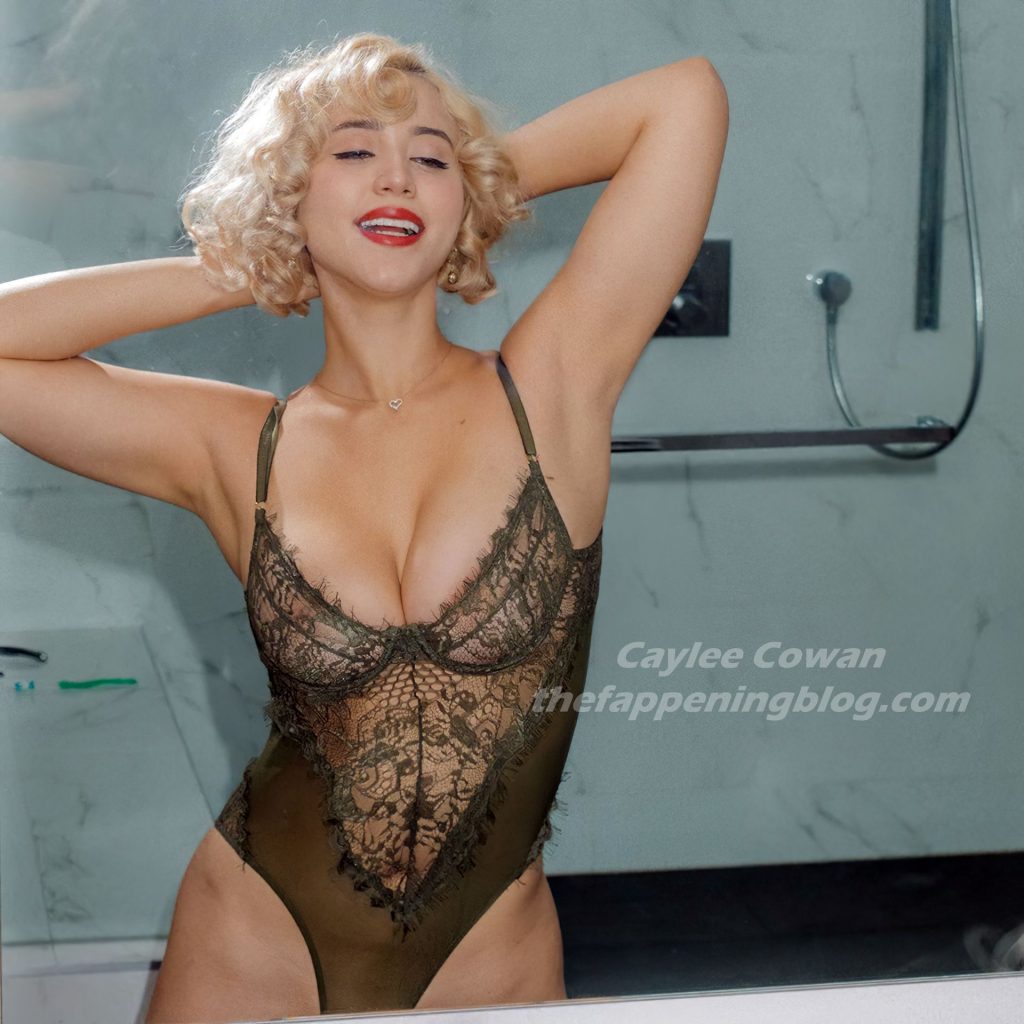 Caylee Cowan Nude &amp; Sexy (4 Hot Photos)