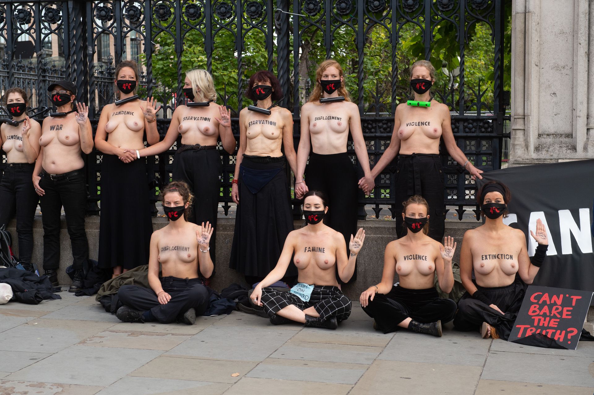 протест голых женщинах фото 37