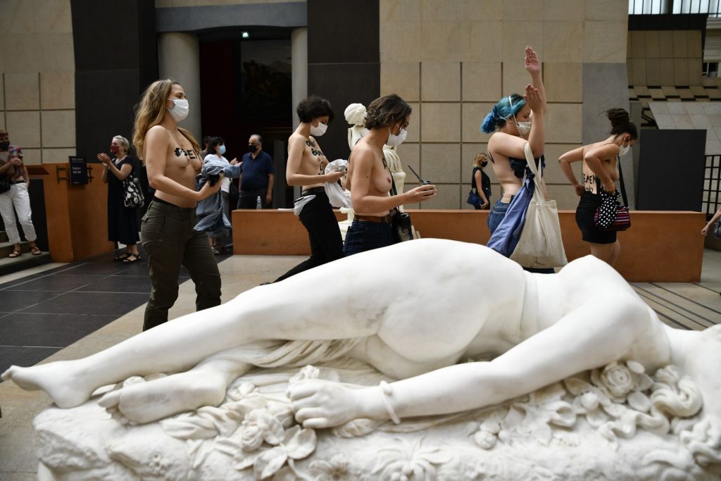 Naked Women Participate in the Campaign at the Musee d’Orsay (14 Photos)