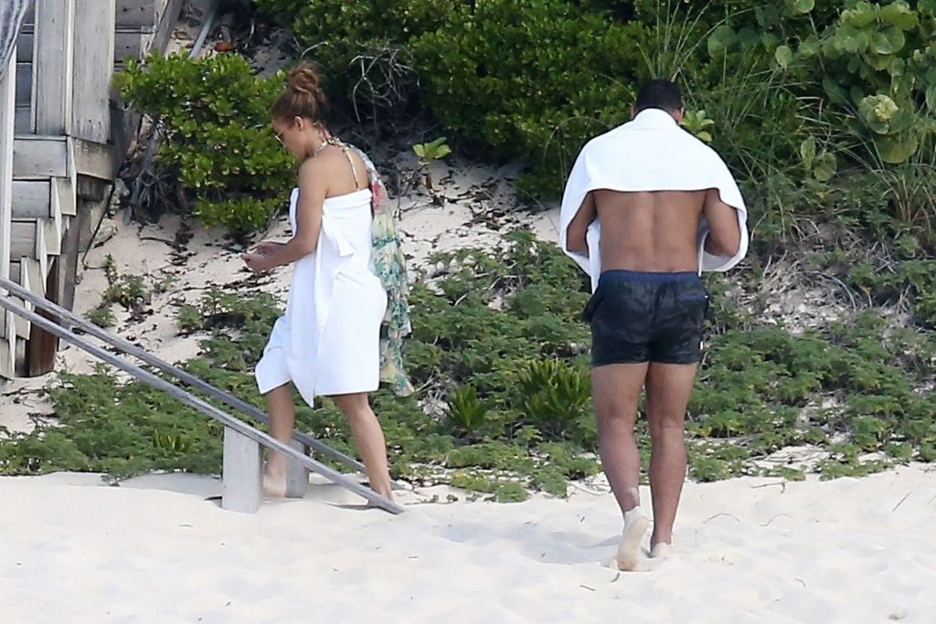 Jennifer Lopez &amp; Alex Rodriguez Enjoy a Day at the Beach with Family in Turks and Caicos (97 Photos)