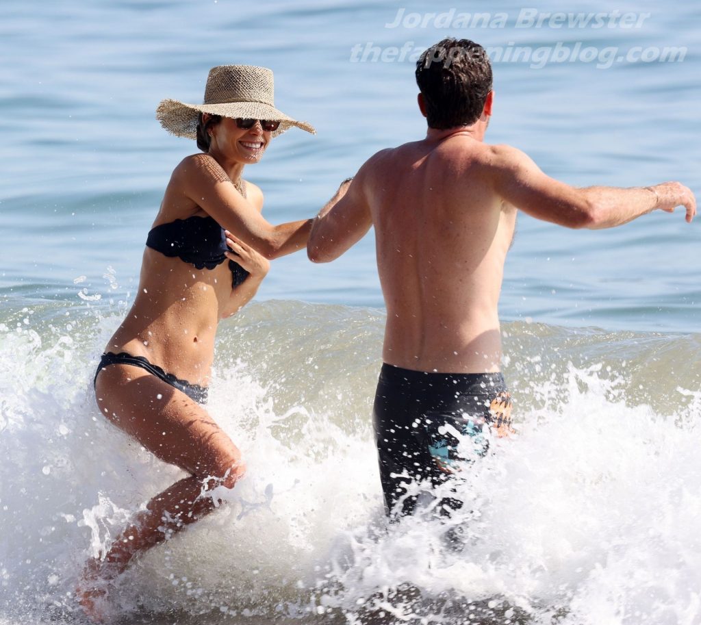 Jordana Brewster and Mason Morfit Enjoy a Romantic Day in Malibu (28 Photos)