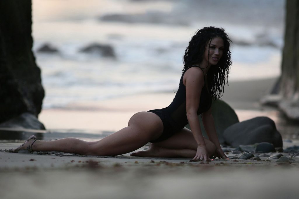 Kaymora Ferrare Dons a Sexy Black Swimsuit on the Beach in Malibu (26 Photos)