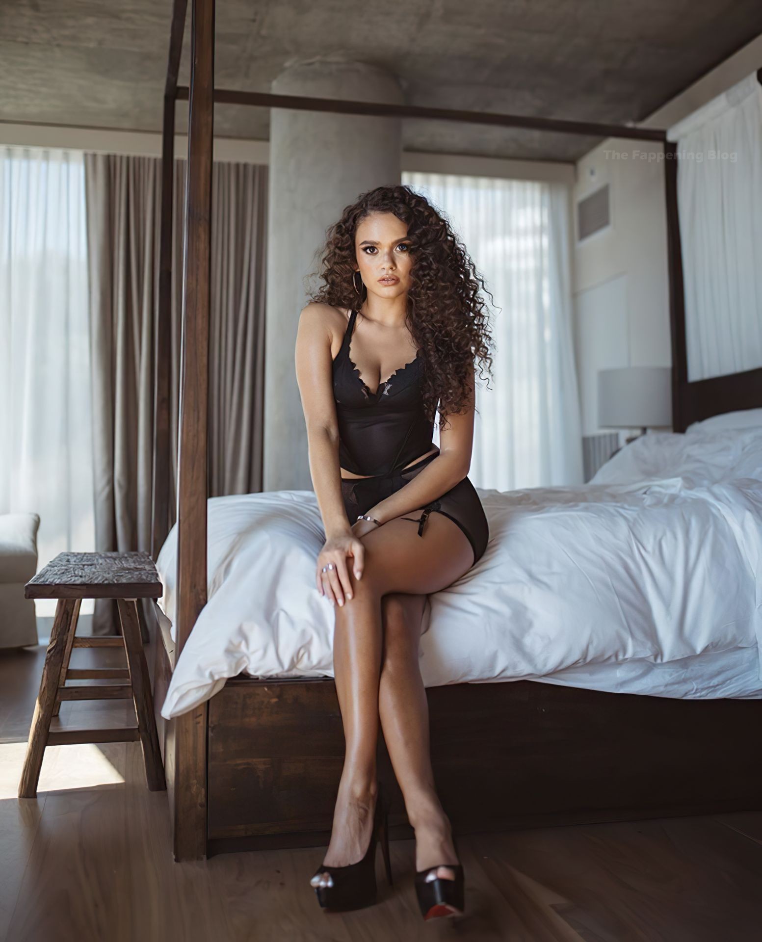 Madison Pettis Shows Off Her Sexy Body (5 Photos) .