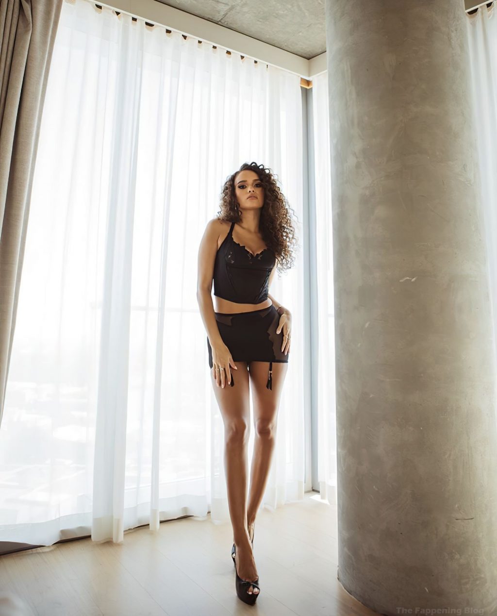 Madison Pettis Shows Off Her Sexy Body (5 Photos)