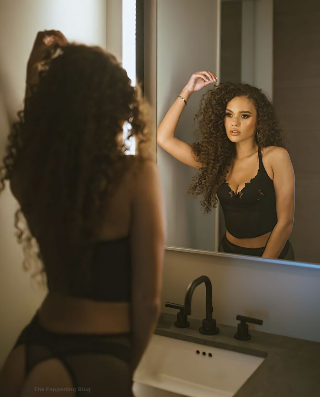 Madison Pettis Shows Off Her Sexy Body (5 Photos)
