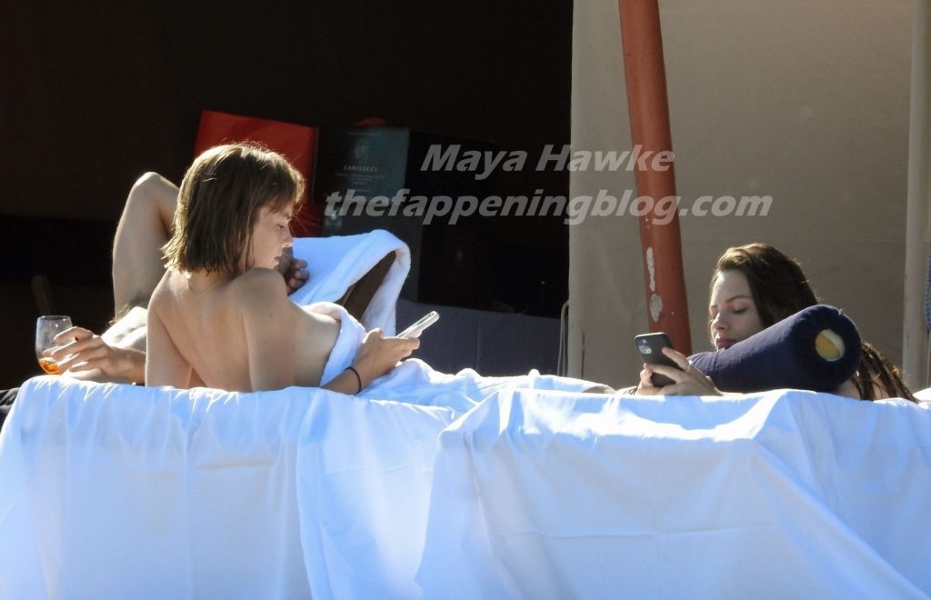 Maya Hawke Strips Off as She Sunbathes at the Beach in Venice (55 Nude &amp; Sexy Photos)