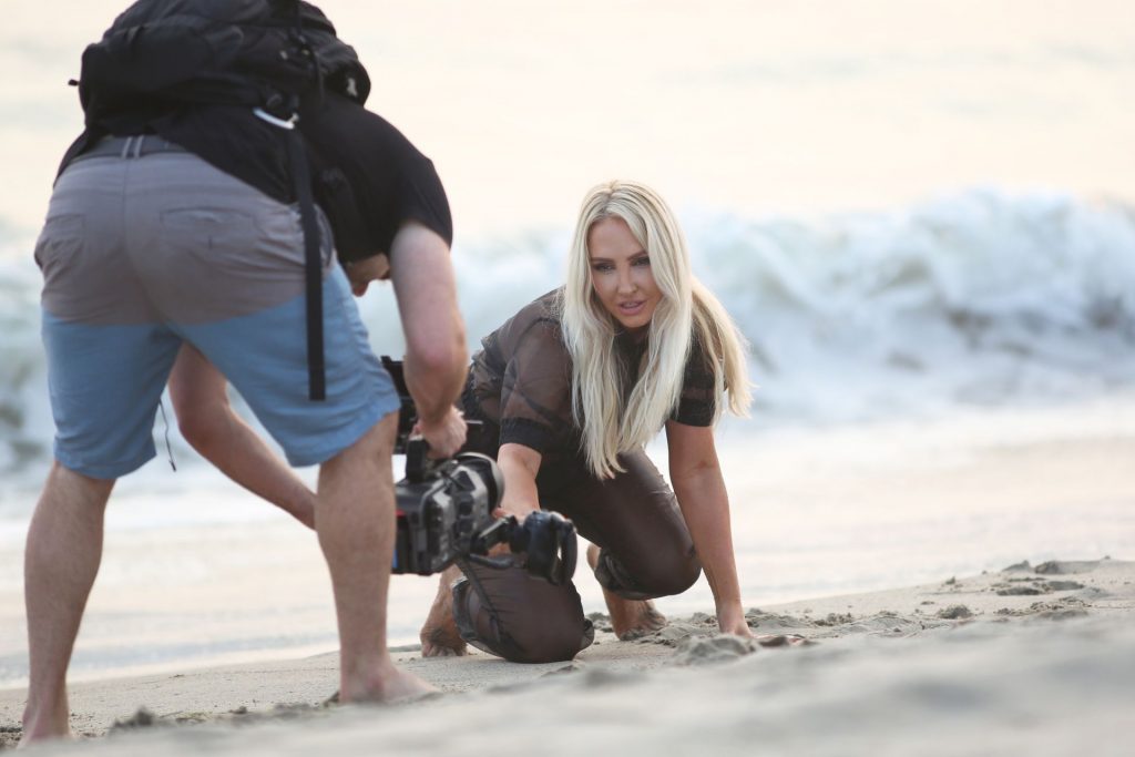 Nikki Lund Poses on the Set of Her New Music Video Shoot (18 Photos)