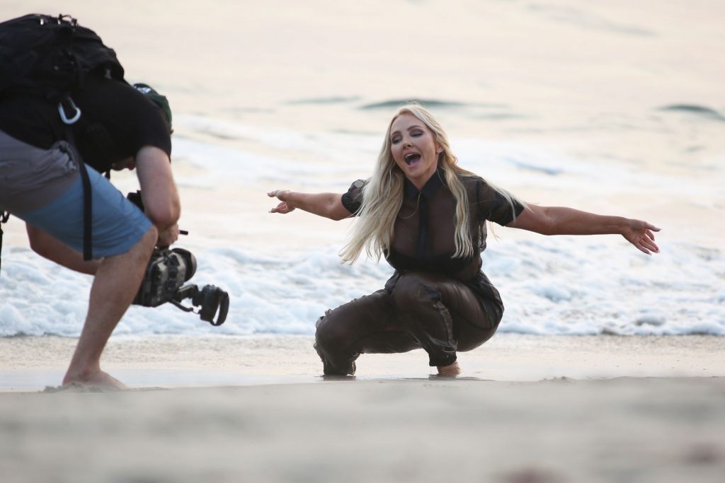Nikki Lund Poses on the Set of Her New Music Video Shoot (18 Photos)