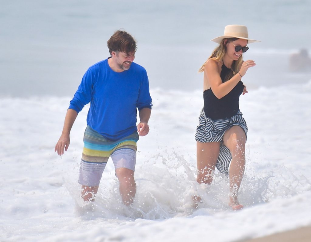 Olivia Wilde &amp; Jason Sudeikis are All Smiles on the Beach in Malibu (20 Photos)