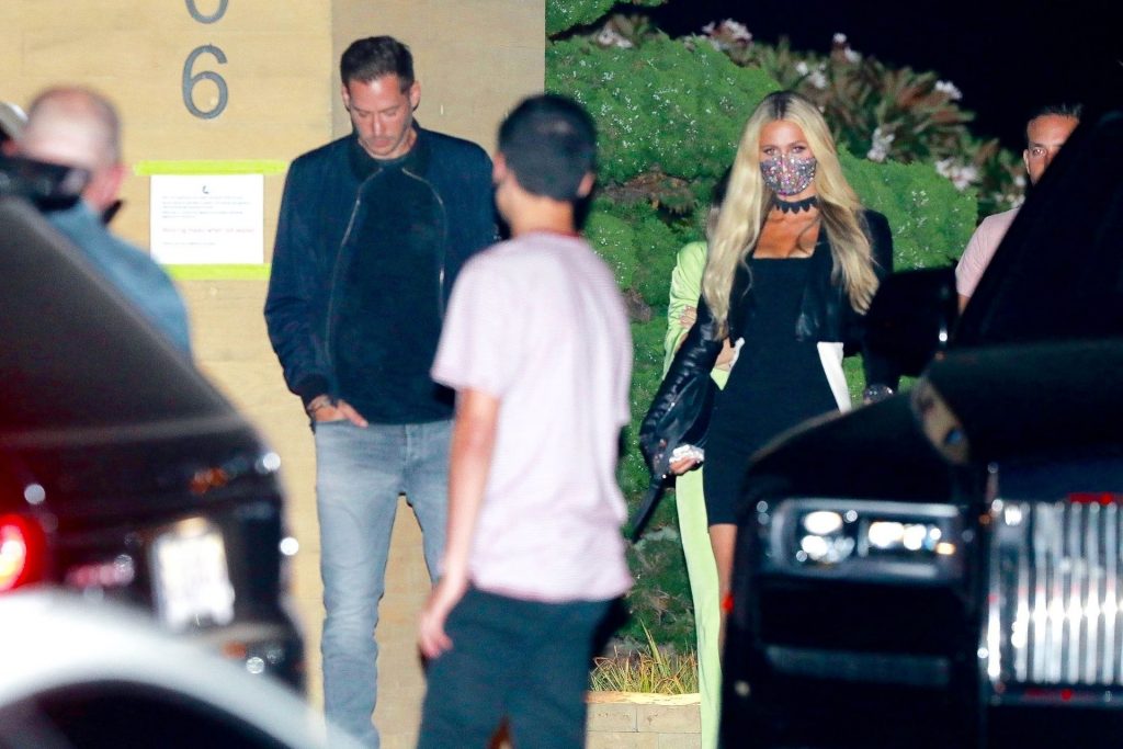 Paris Hilton Pulls Out Her Dress for a Dinner Date in Malibu (49 Photos)