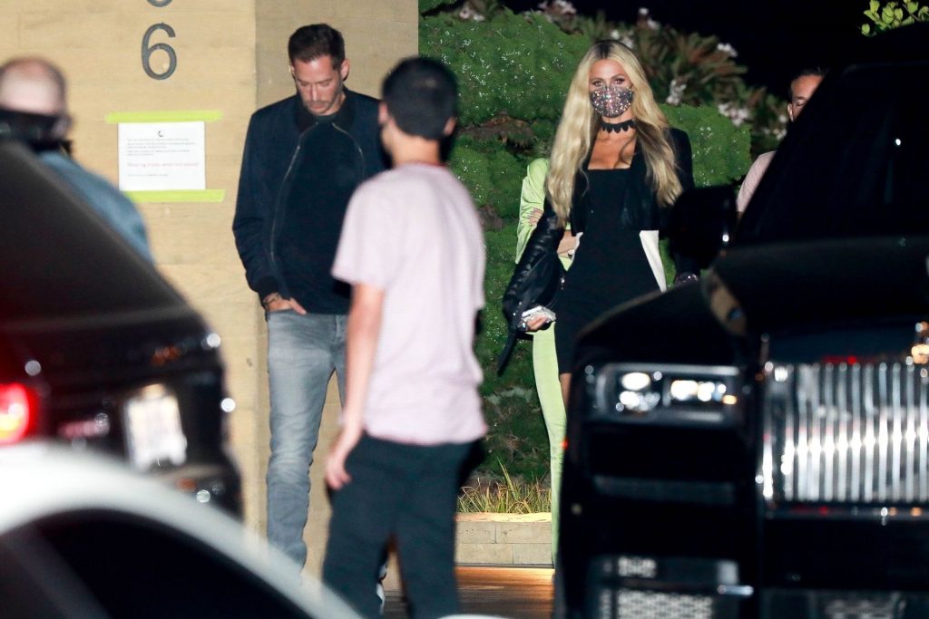 Paris Hilton Pulls Out Her Dress for a Dinner Date in Malibu (49 Photos)