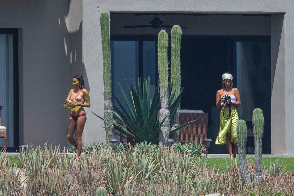 Anthony Kiedis Enjoys a Day with His Friends in Mexico (8 Photos)