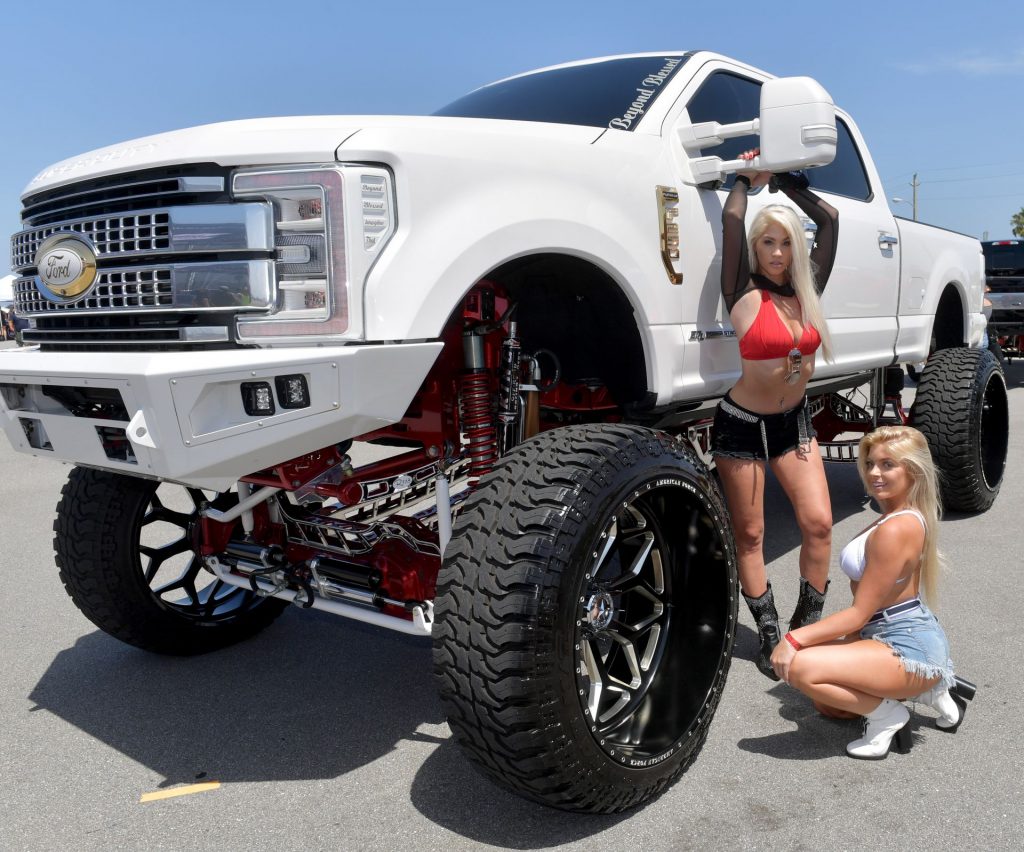 Sexy Models Promotes Daytona Truck Meet (20 Photos)