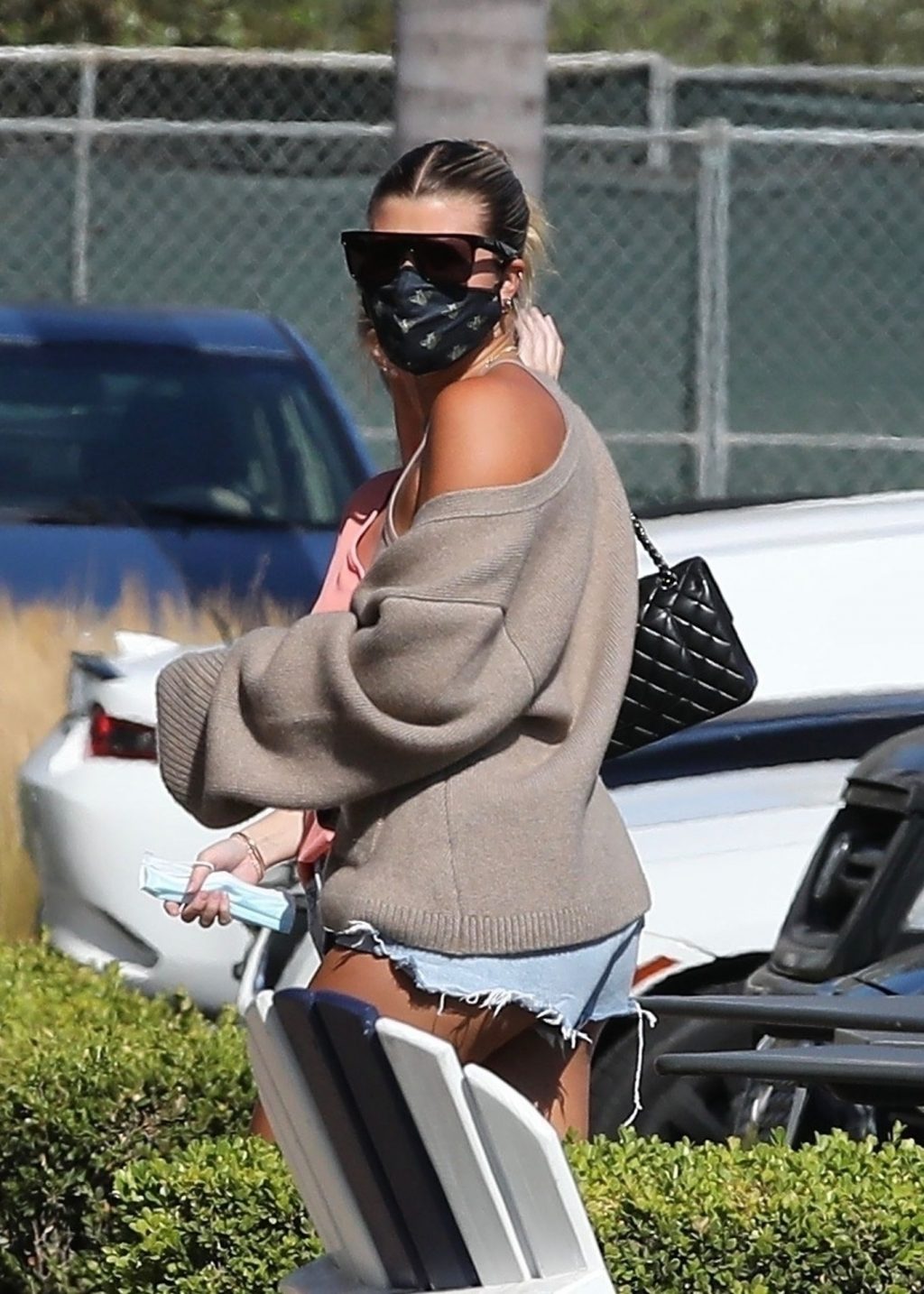 Leggy Sofia Richie Shops with Friends at the Malibu Country Mart (Photos)