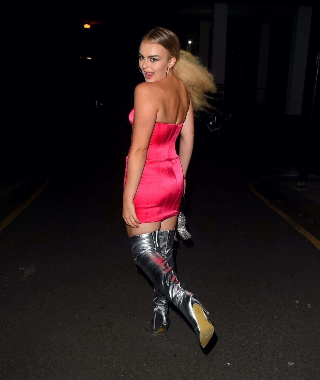 Tallia Storm Rocks Heads Out to Celebrate the Airing of the New Celebrity Karaoke Club (11 Photos)