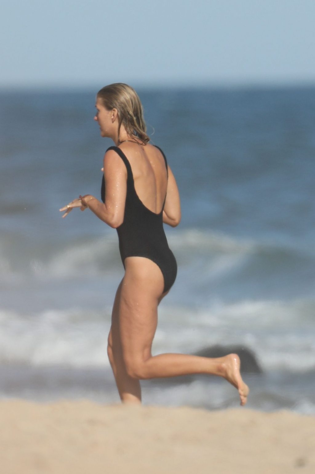 Taylor Neisen Looks Perfect in a Bikini in The Hamptons (16 Photos)
