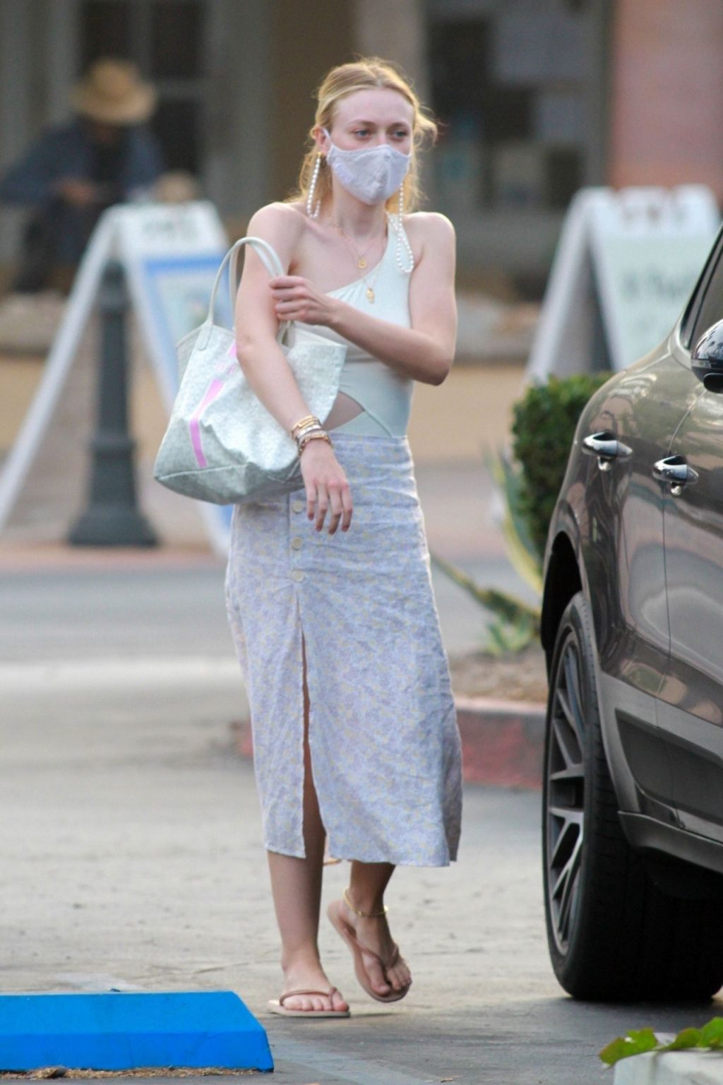 Braless Dakota Fanning Goes Out with Friends in Malibu (33 Photos)
