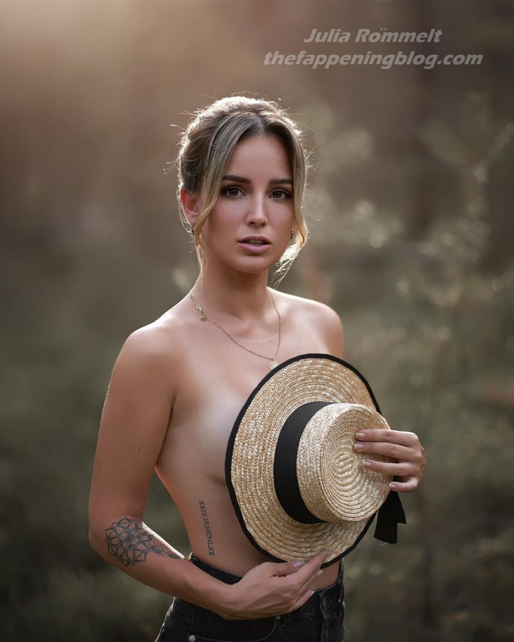 Julia Römmelt Sexy &amp; Topless (20 Photos)
