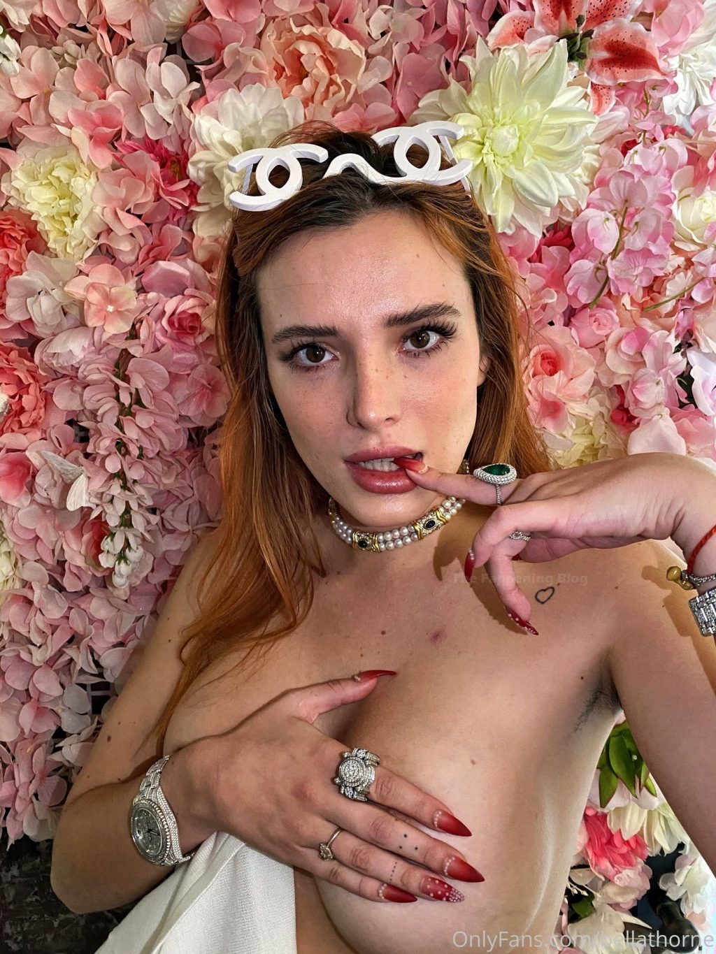Bella Thorne Poses Topless (2 Photos)