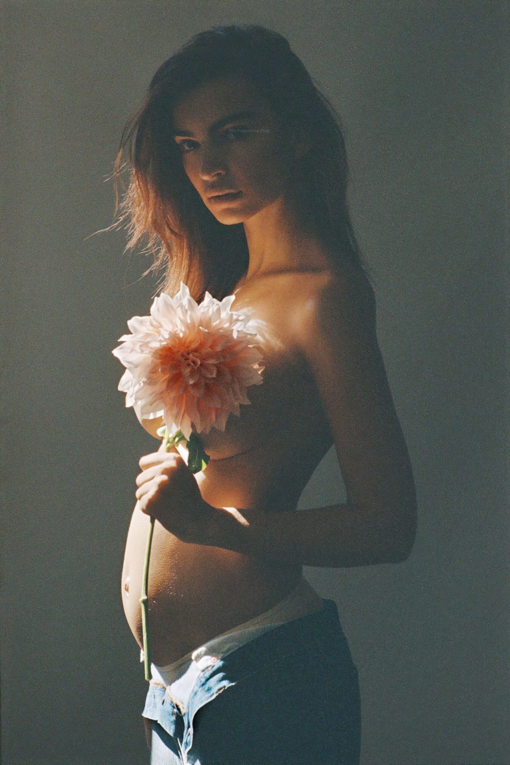 Emily Ratajkowski Announces Pregnancy – Vogue (7 Photos)
