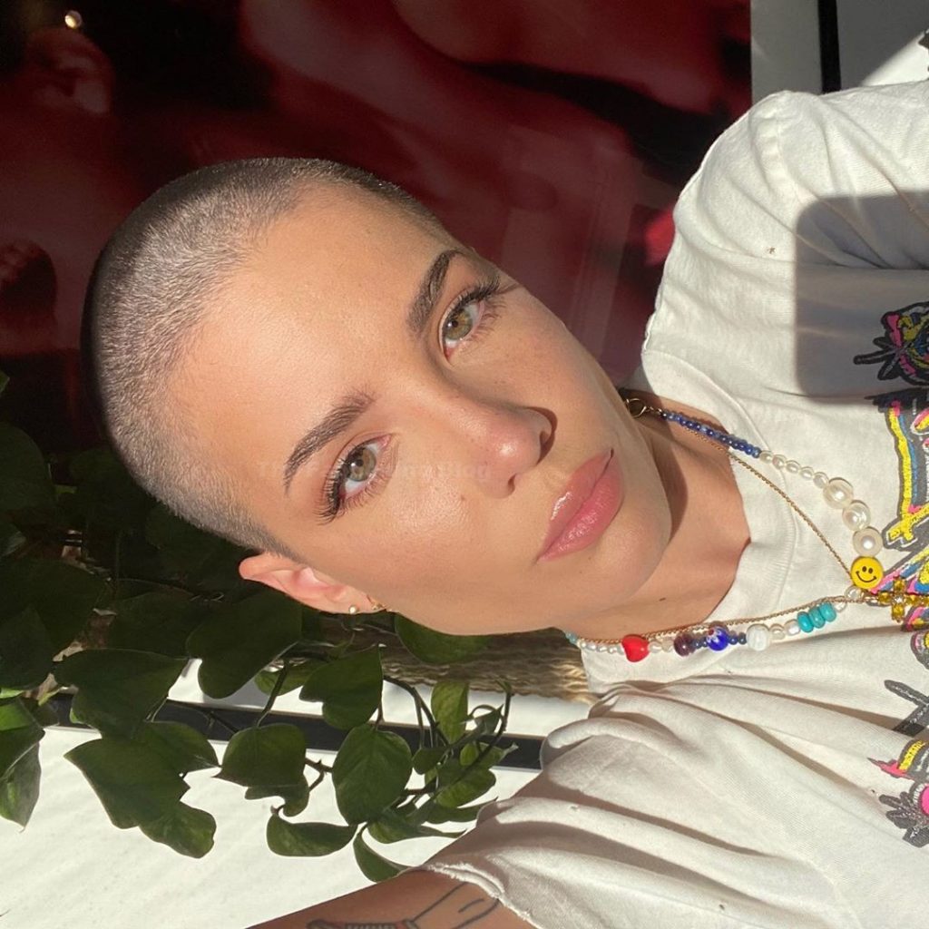 Halsey Shaved Her Sexy Body Part (4 Photos + Video)