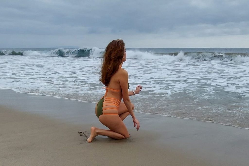 Blanca Blanco Goes for a Walk Along the Beach in Malibu (13 Photos)