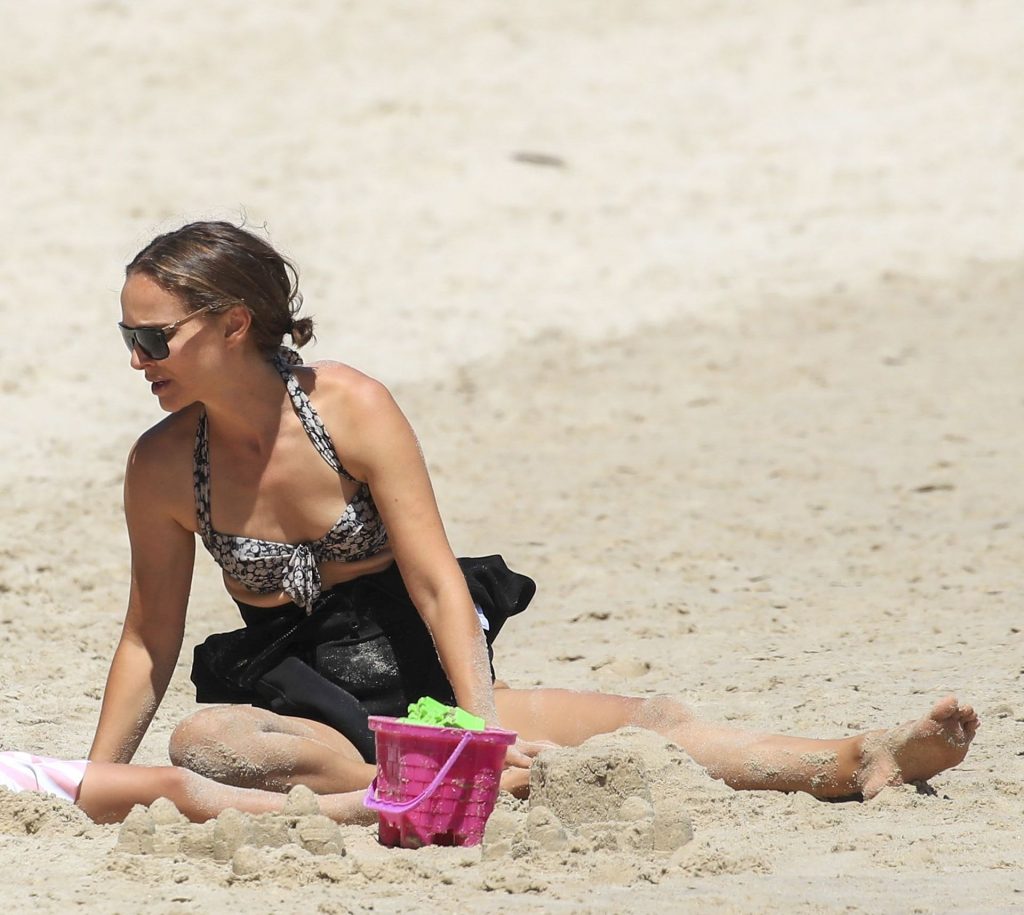 Natalie Portman Enjoys a Beach Visit in Australia (33 Photos)