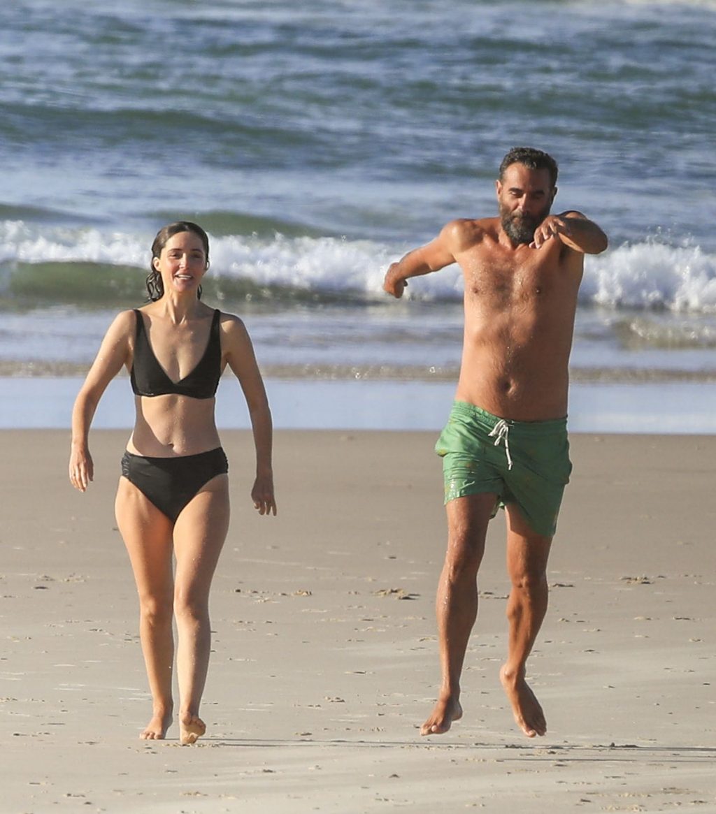 Rose Byrne &amp; Bobby Cannavale Head Out for a Romantic Early Evening Swim (30 Photos)