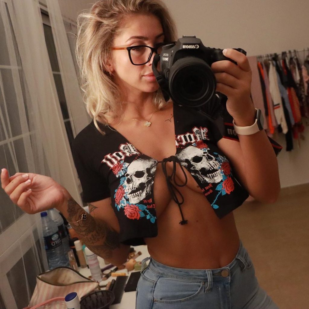Nicole Drinkwater Nude &amp; Sexy (37 Photos)