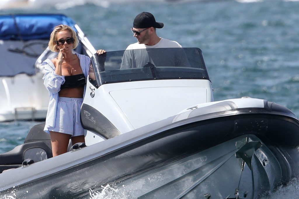 Michael Clarke &amp; Pip Edwards Appeared to be All Smiles while Boating Around Sydney (50 Photos)