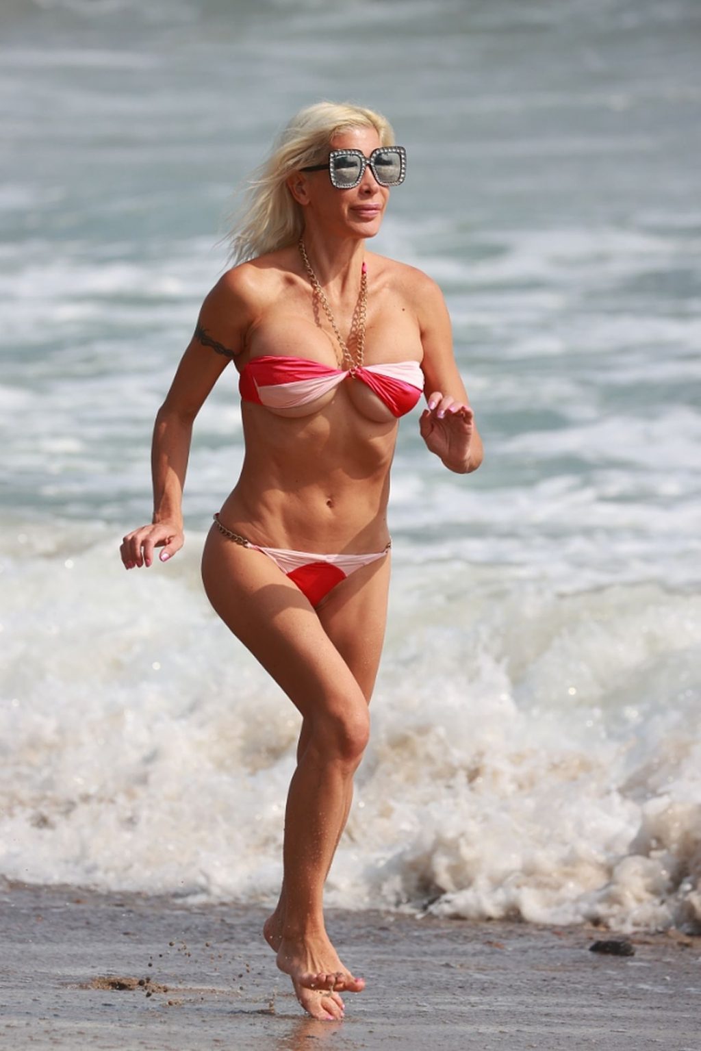 Angelique Morgan Flaunts Her Sexy Bikini Body on the Beach (23 Photos)