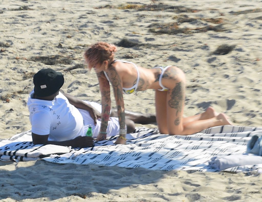 Tina Louise is Seen with Sean Combs During a Romantic Beach Outing in Malibu (94 Photos)