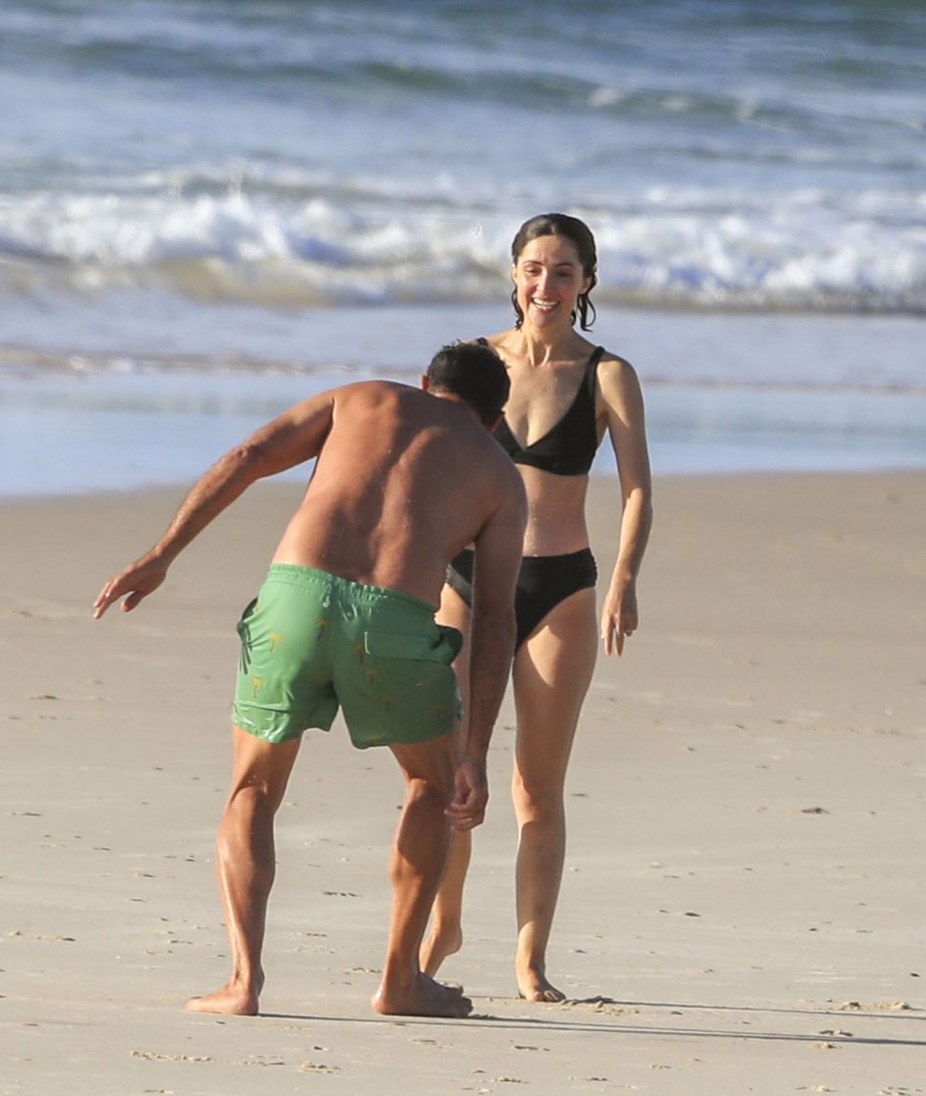 Rose Byrne &amp; Bobby Cannavale Head Out for a Romantic Early Evening Swim (30 Photos)