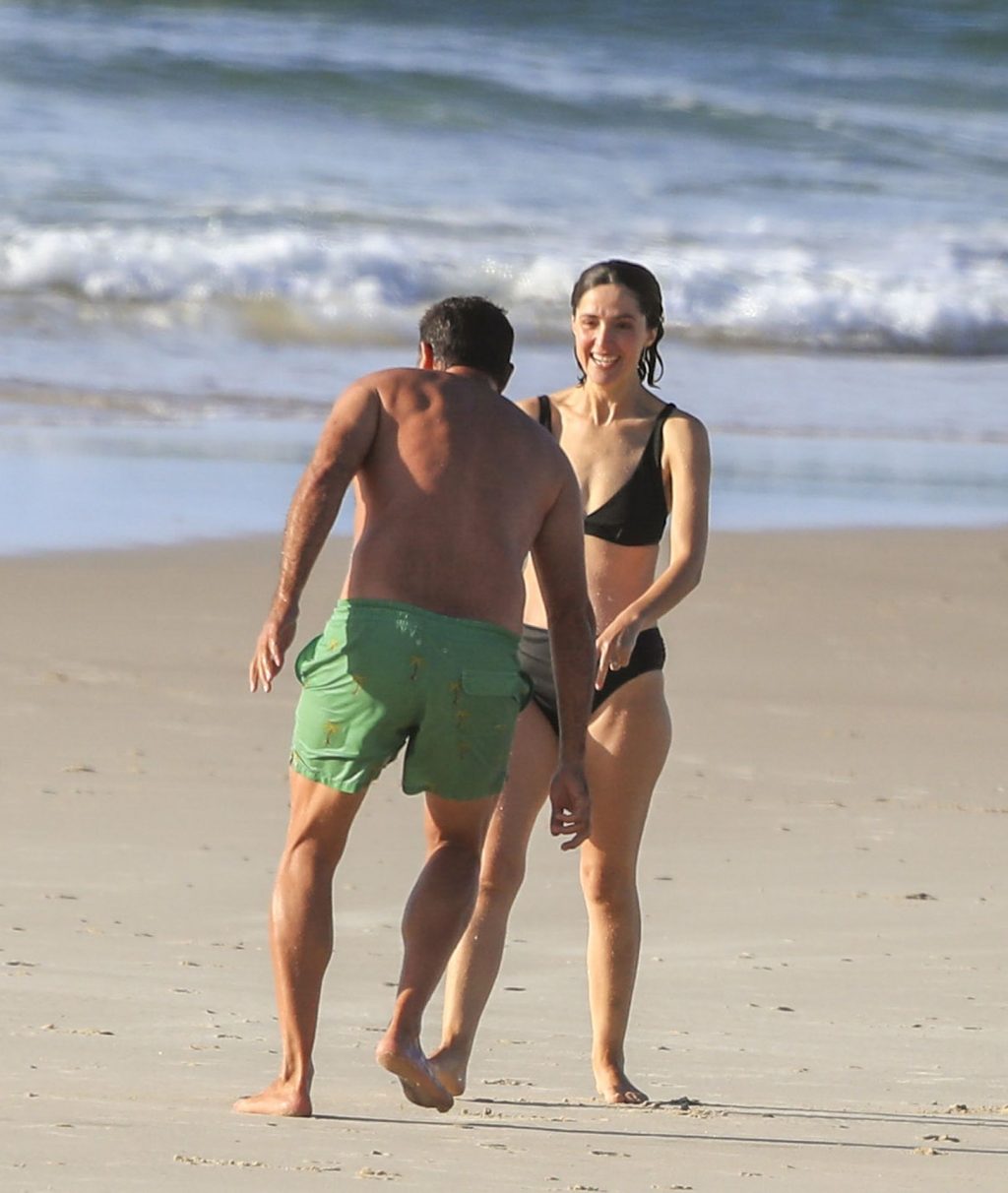 Rose Byrne &amp; Bobby Cannavale Head Out for a Romantic Early Evening Swim (30 Photos)