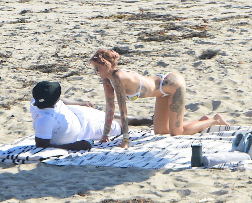 Tina Louise is Seen with Sean Combs During a Romantic Beach Outing in Malibu (94 Photos)