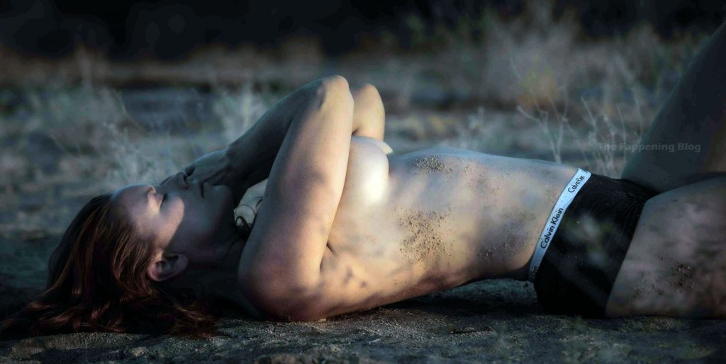 Carrie Keagan Topless (4 Photos)