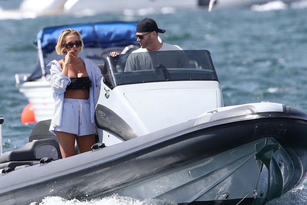 Michael Clarke &amp; Pip Edwards Appeared to be All Smiles while Boating Around Sydney (50 Photos)